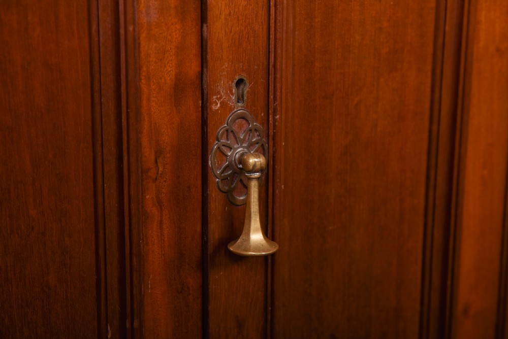 Stunning Quality Edwardian mahogany 2 door Wardrobe  View VIII
