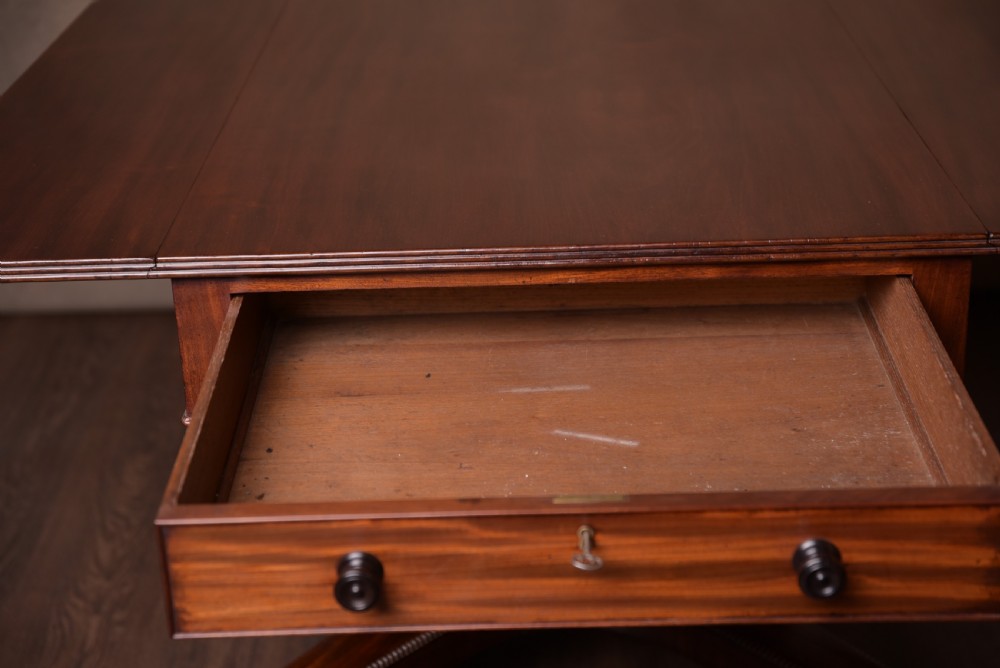 Superb William the 4th Mahogany drop leaf centre table  View VII
