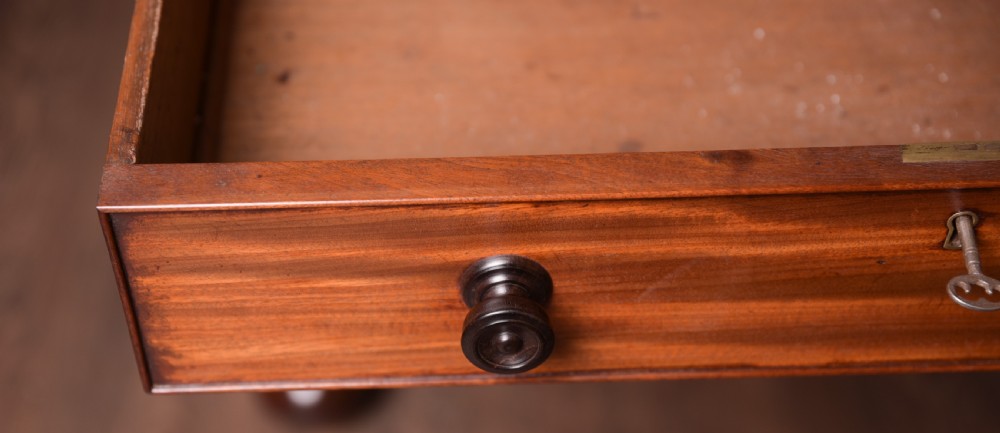 Superb William the 4th Mahogany drop leaf centre table  View VIII