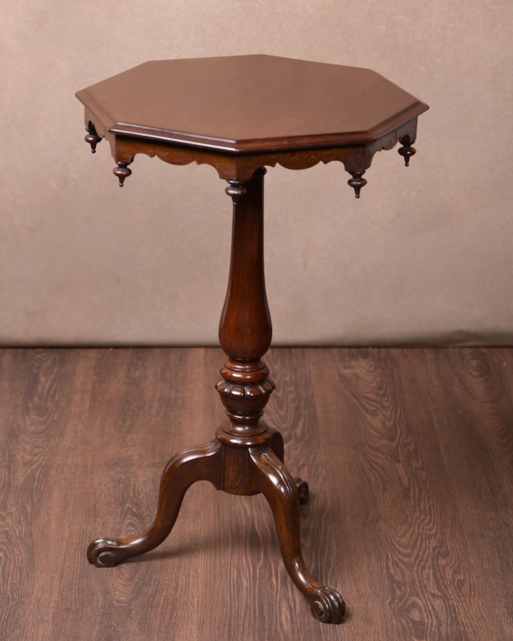 Quality Victorian Rosewood tripod table 
