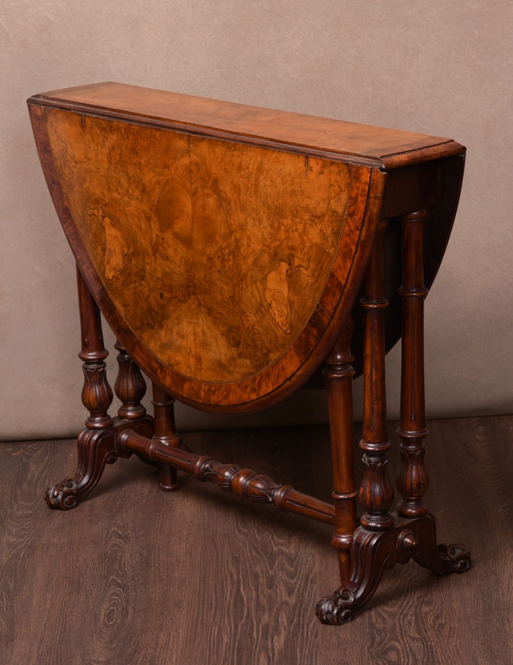 Stunning Victorian Burr walnut Sutherland drop leaf table 