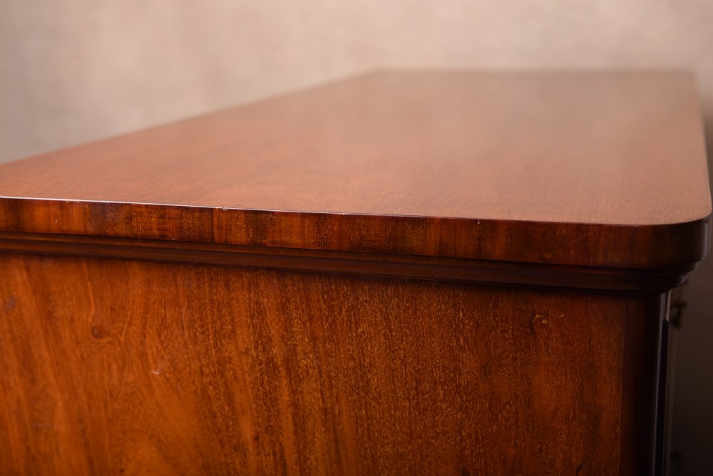 Fabulous quality Mahogany chest of drawers by Edwards and Roberts View IV