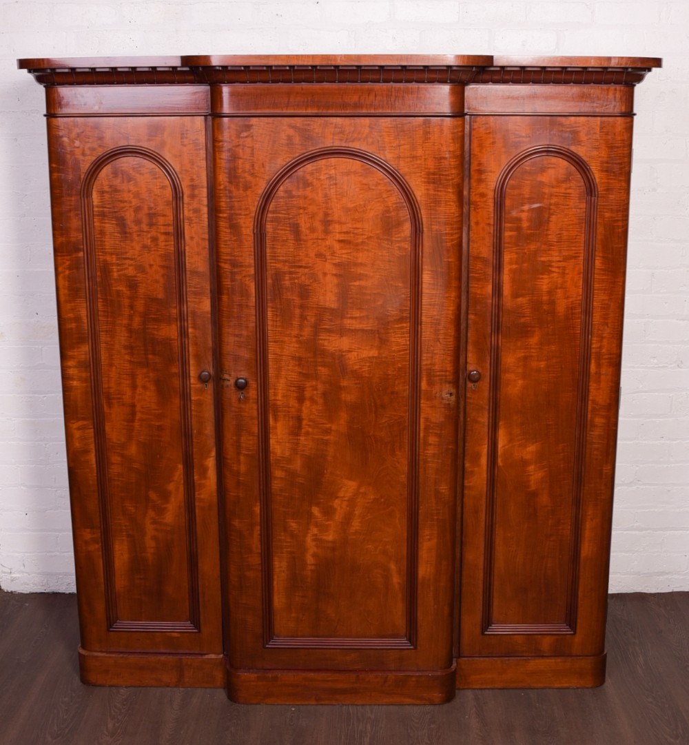 Fabulous  Victorian Mahogany 3 door break fronted wardrobe