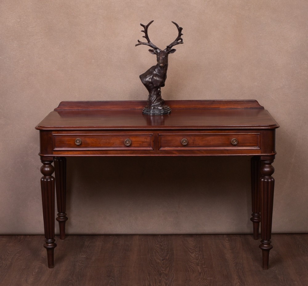 Smart Victorian Mahogany side table 