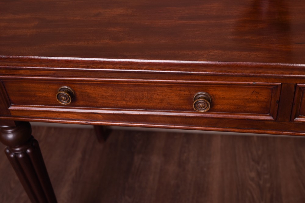 Smart Victorian Mahogany side table  View II