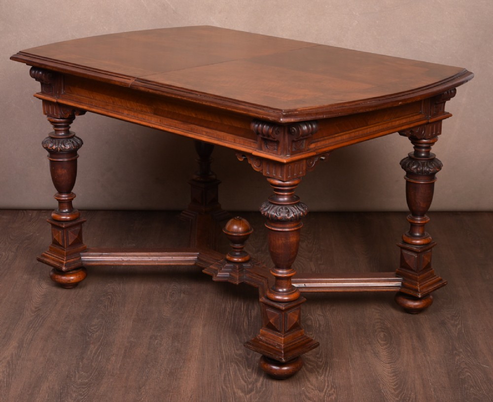 Quality Walnut extending dining table 