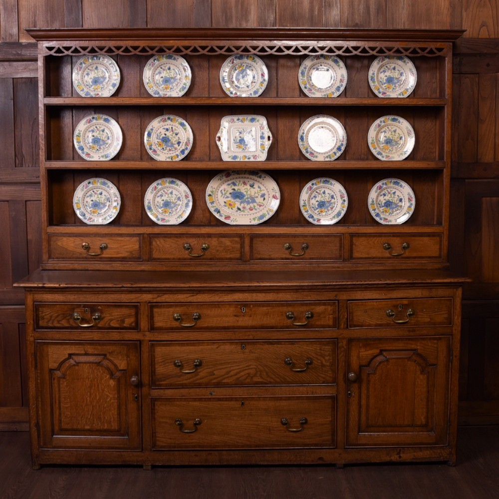 Superb Early 19th Century Oak Plate dresser (plates not included )