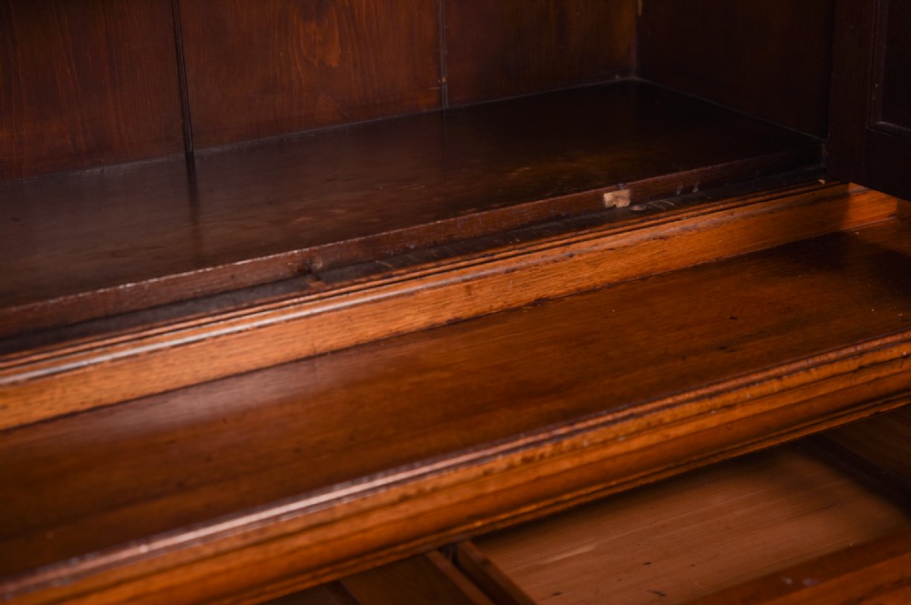 Extremely good Quality 19th Century Break front Walnut Country House Estate Cabinet  View XVIII