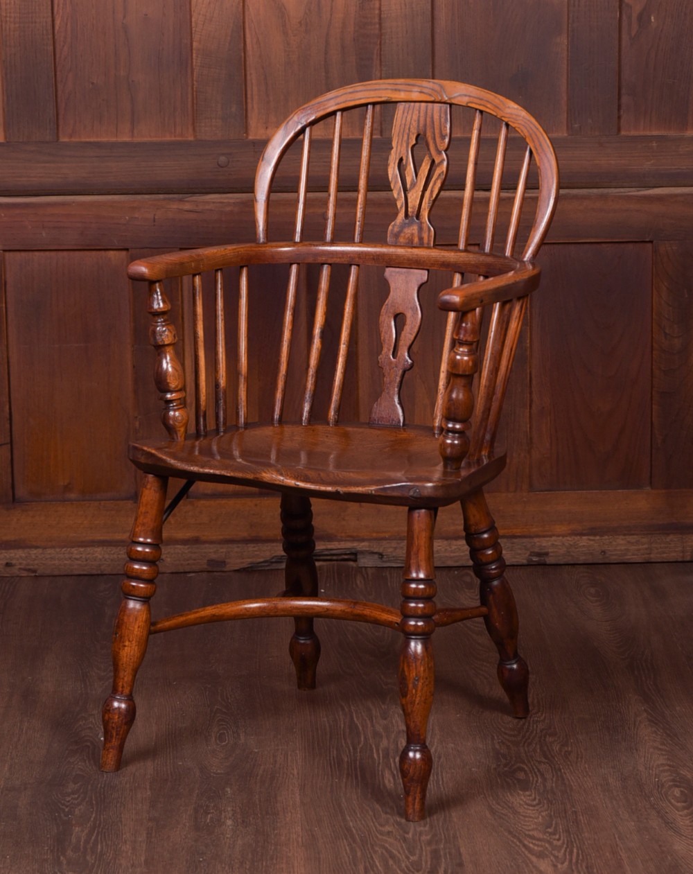 Attractive 19th Century ash low back Windsor chair
