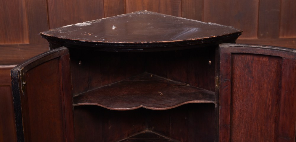 Georgian bow front Chinoiserie  corner cabinet View XI