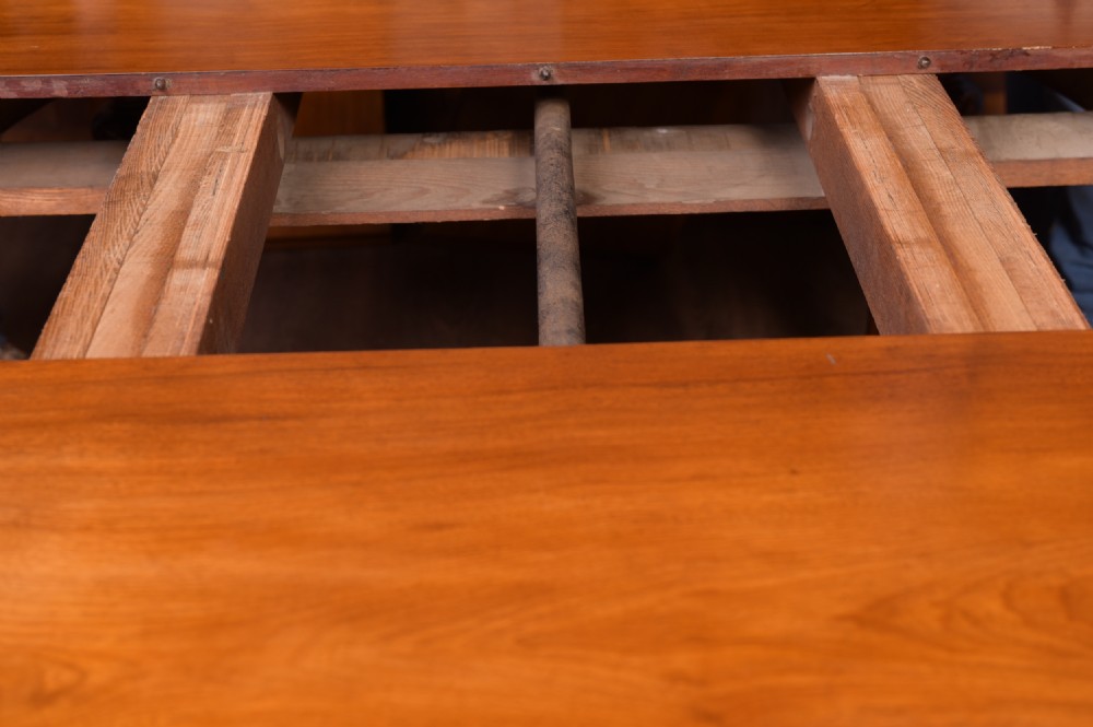 Stunning Victorian Mahogany Extending dining table  View V