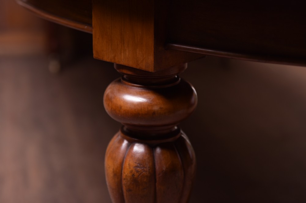 Stunning Victorian Mahogany Extending dining table  View XII