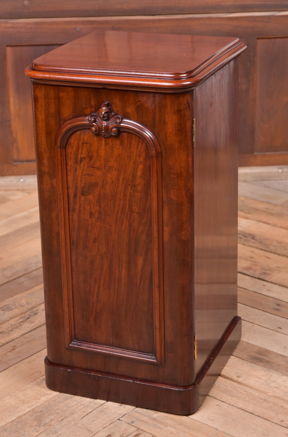 Quality Victorian Mahogany Bedside Cabinet 