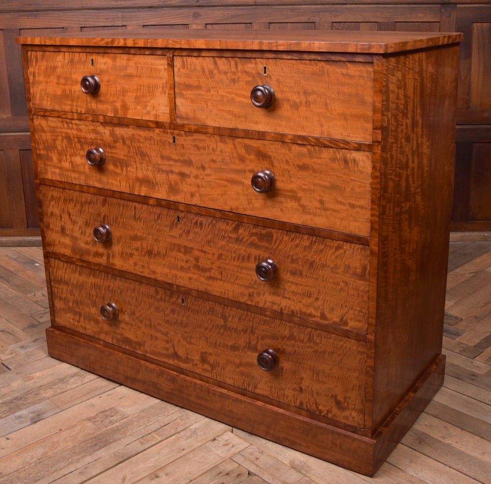 Stunning Fiddle Back Mahogany Chest Of Drawers 