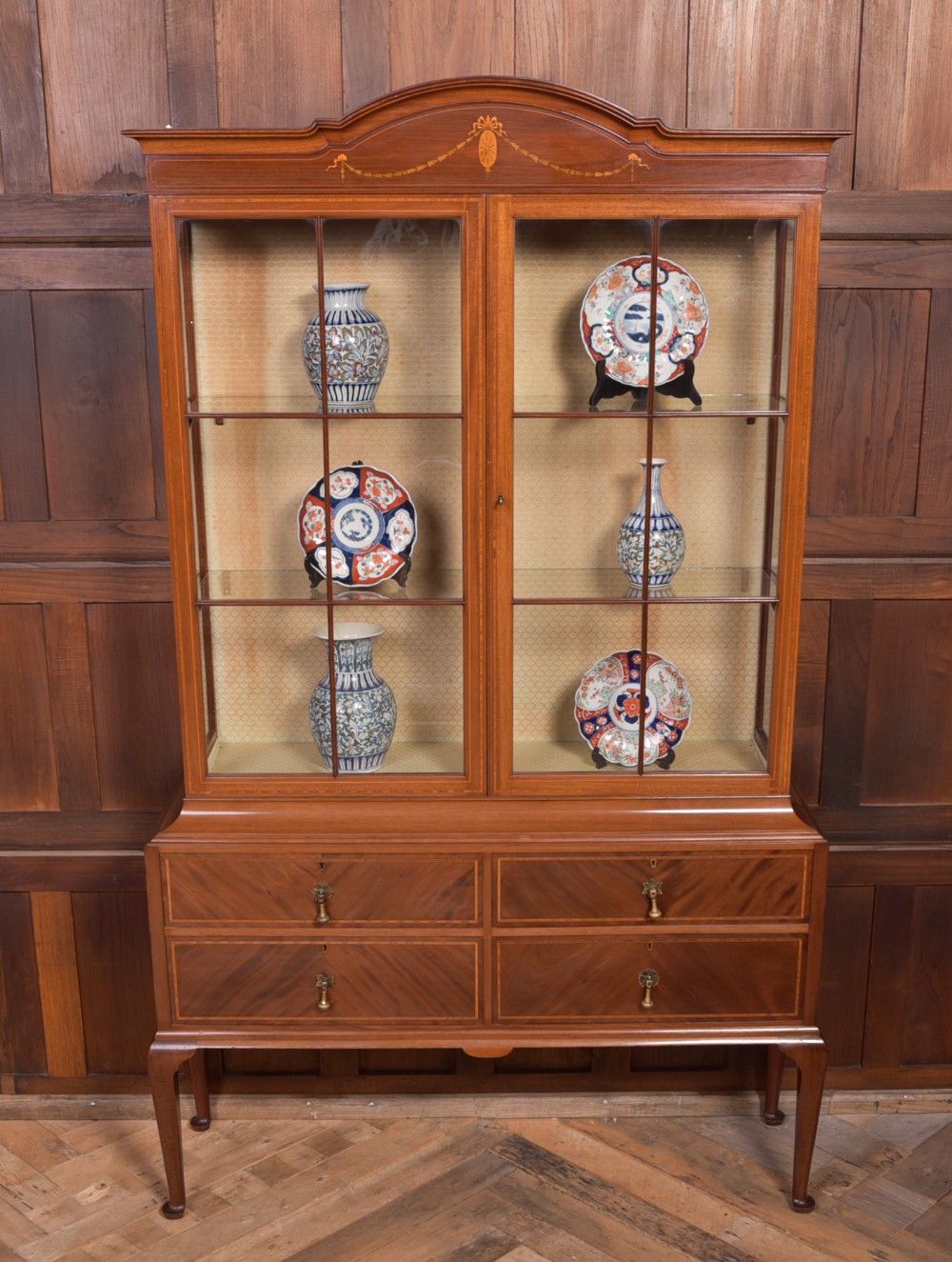 Quality Edwardian Inlaid Mahogany display cabinet 
