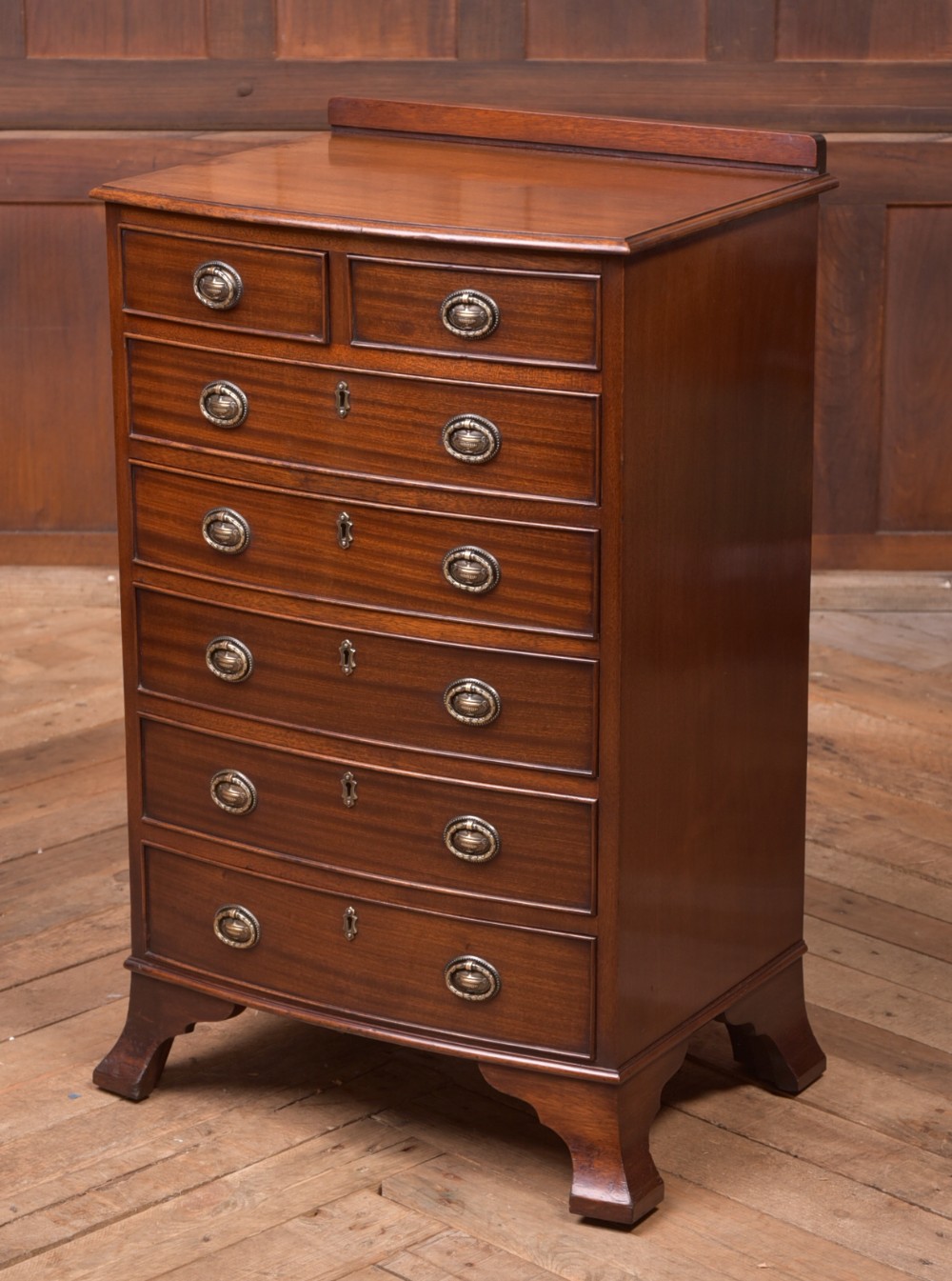 Neat Edwardian Mahogany bowfront chest of drawers