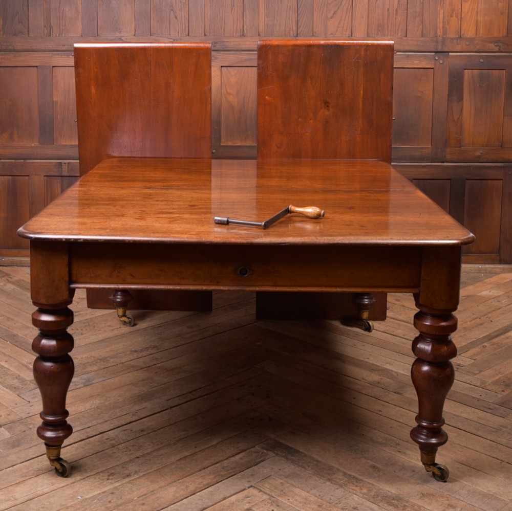 Victorian Mahogany Extending dining table 