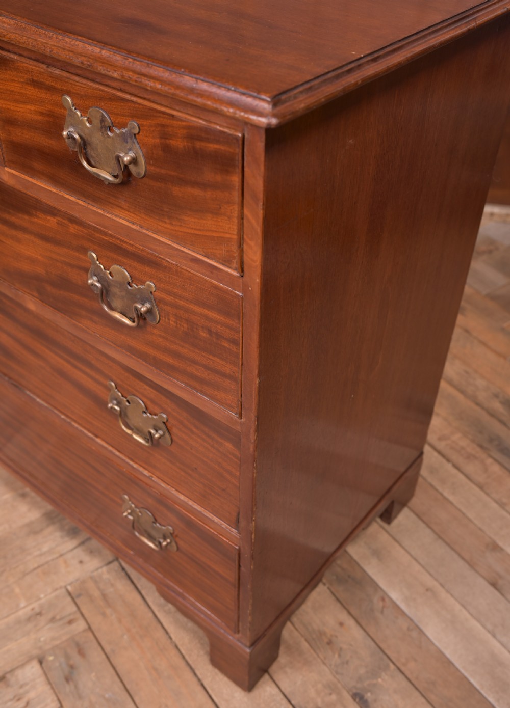 Handsome Georgian mahogany 3 over 3 chest of drawers View IV
