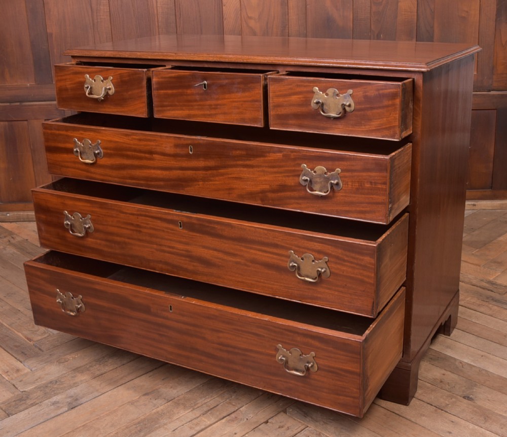 Handsome Georgian mahogany 3 over 3 chest of drawers View V