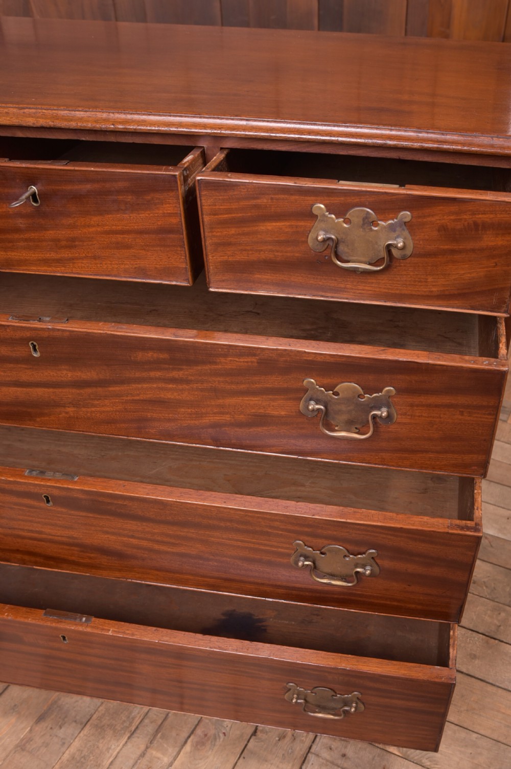 Handsome Georgian mahogany 3 over 3 chest of drawers View VI