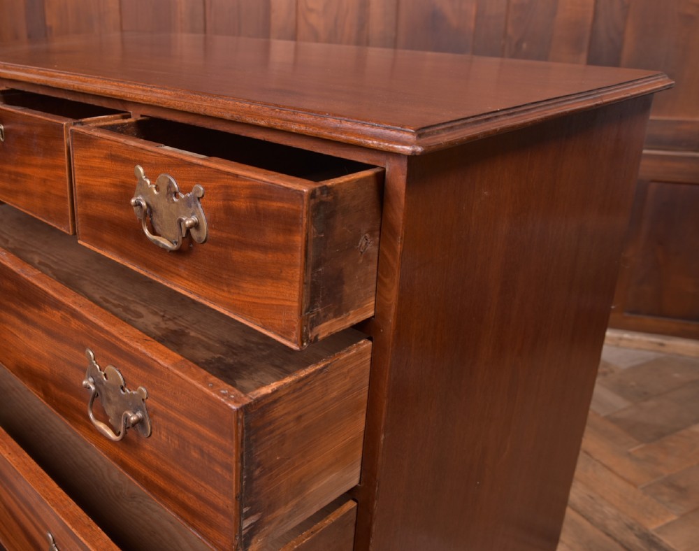 Handsome Georgian mahogany 3 over 3 chest of drawers View VII
