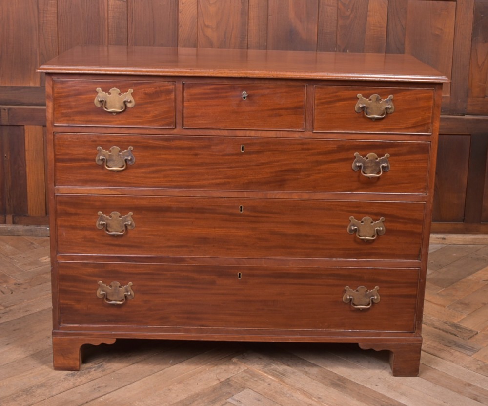 Handsome Georgian mahogany 3 over 3 chest of drawers View VIII