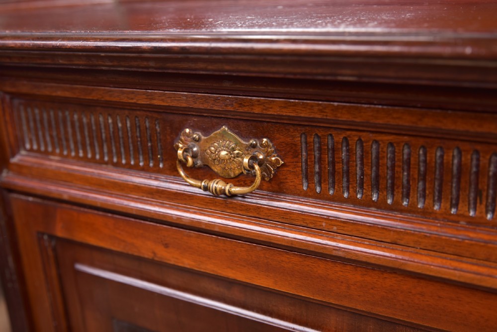 Edwardian Mahogany corner cabinet View IV