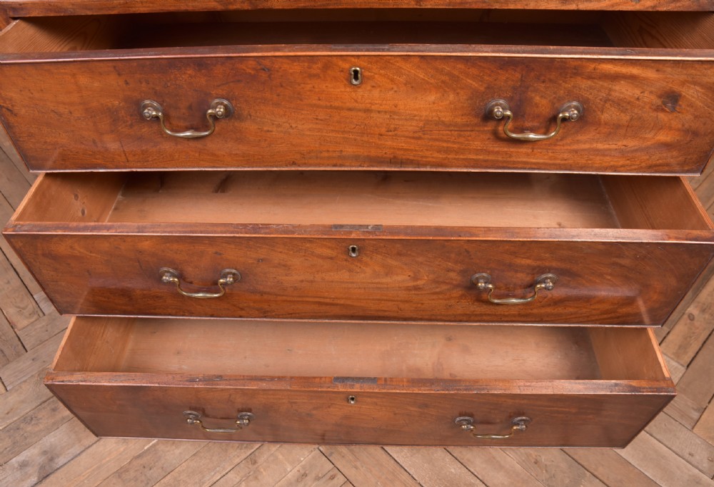 Handsome Georgian Mahogany 3 drawer chest View IX