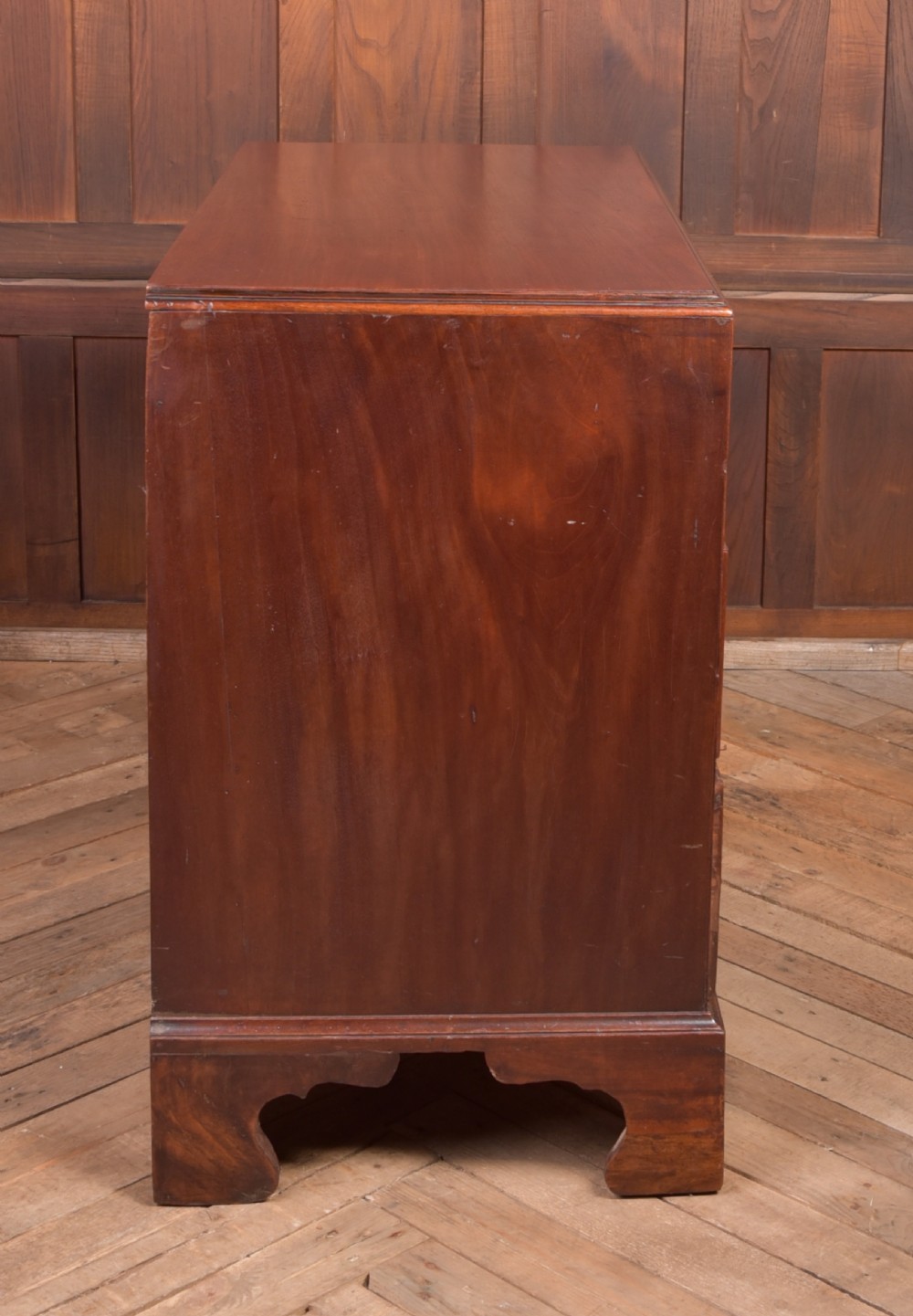 Handsome Georgian Mahogany 3 drawer chest View XI