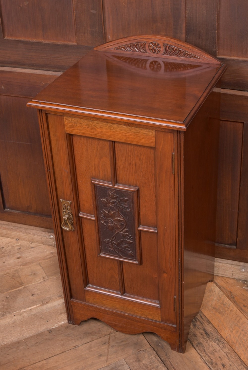 Edwardian Walnut bedside cabinet View XI