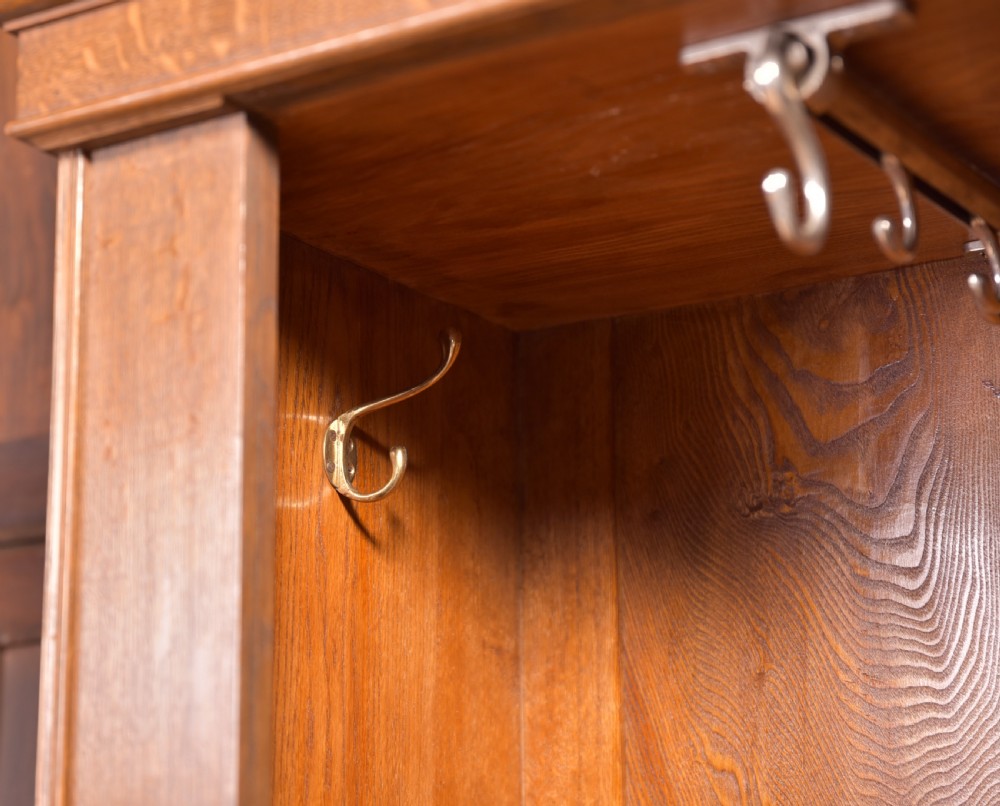 Arts and crafts oak hall robe View XVI