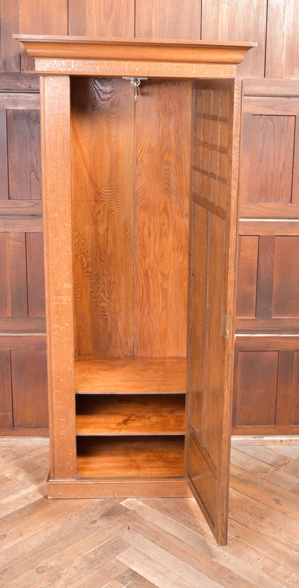 Arts and crafts oak hall robe View XVII