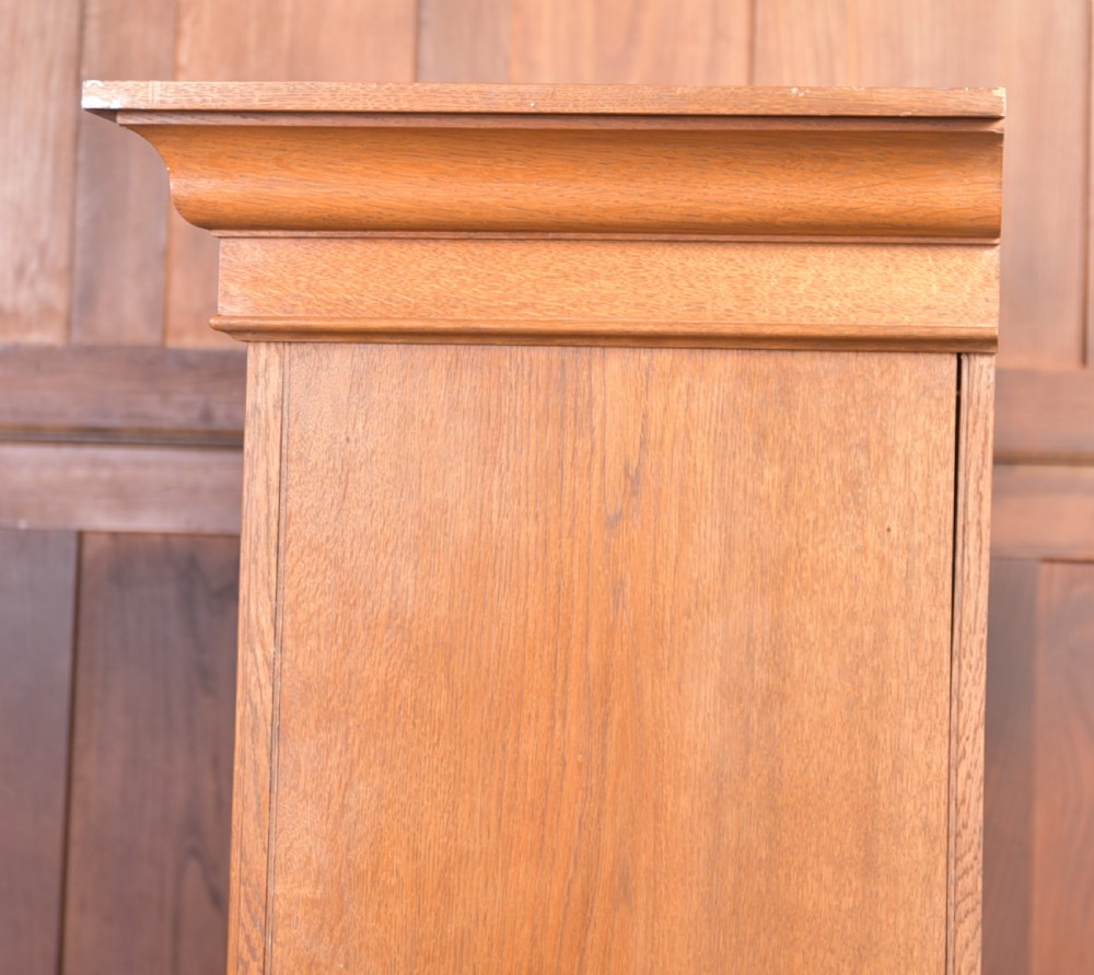 Arts and crafts oak hall robe View XXI