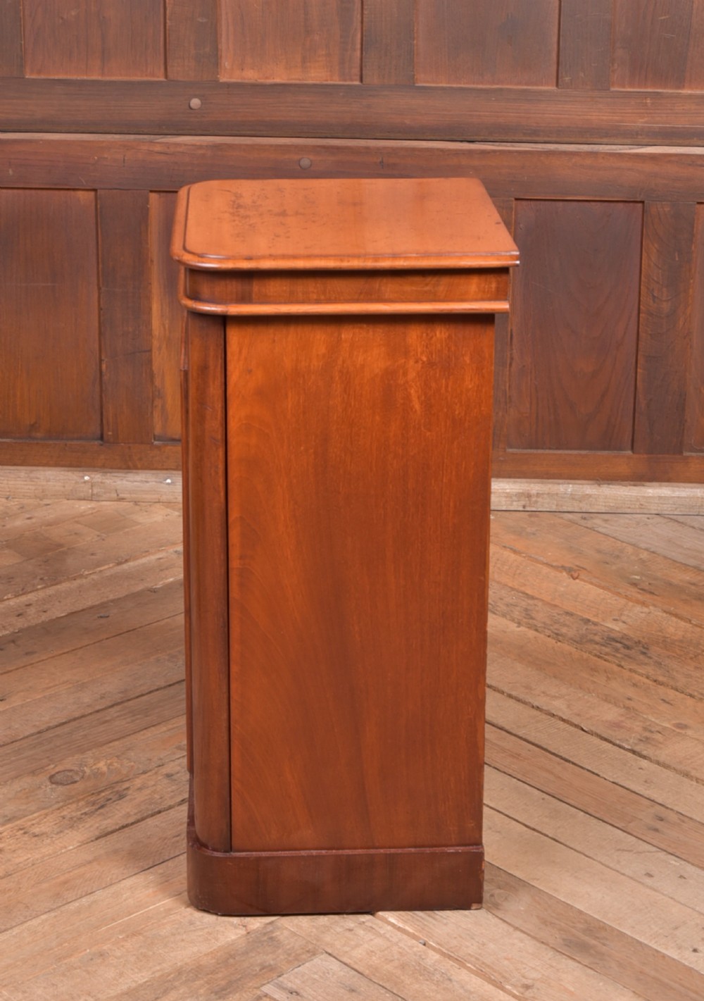 Victorian Flame Mahogany bedside cabinet View VII