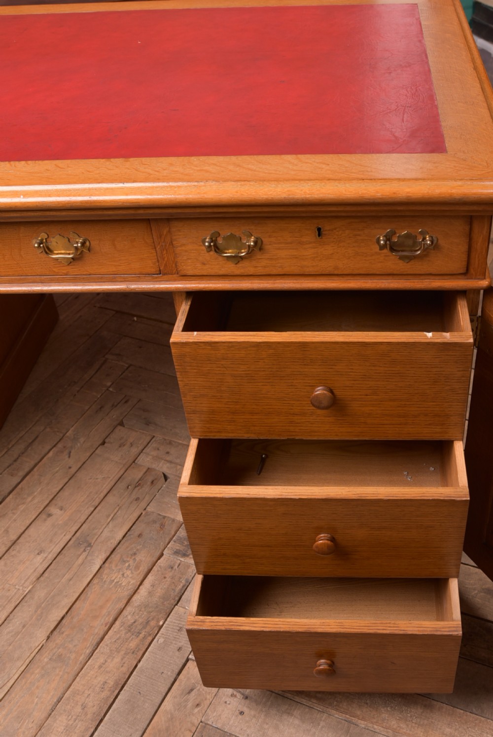 Golden Oak Partners Desk J & T Scott of Edinburgh View XI