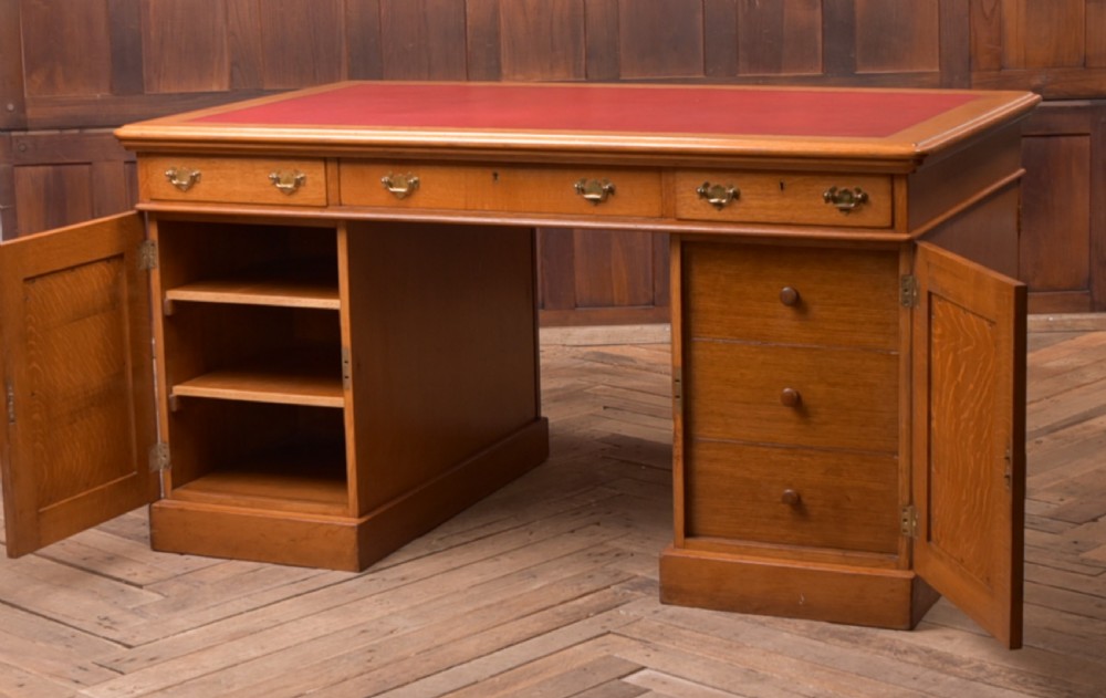 Golden Oak Partners Desk J & T Scott of Edinburgh View XII