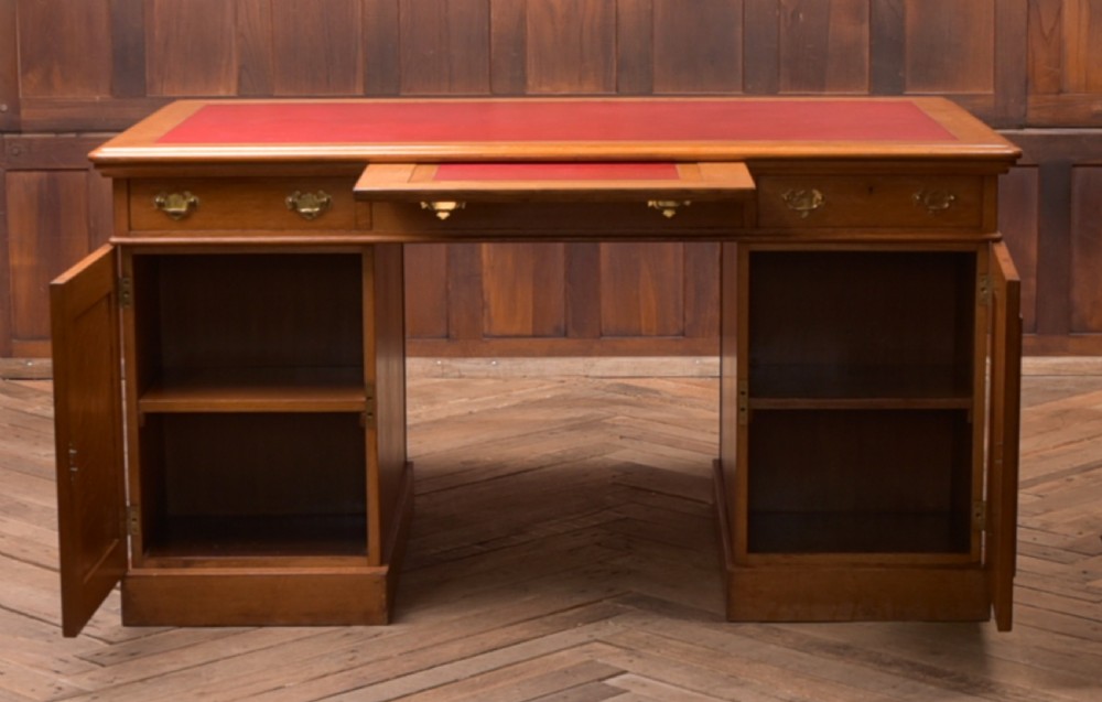 Golden Oak Partners Desk J & T Scott of Edinburgh View XIV