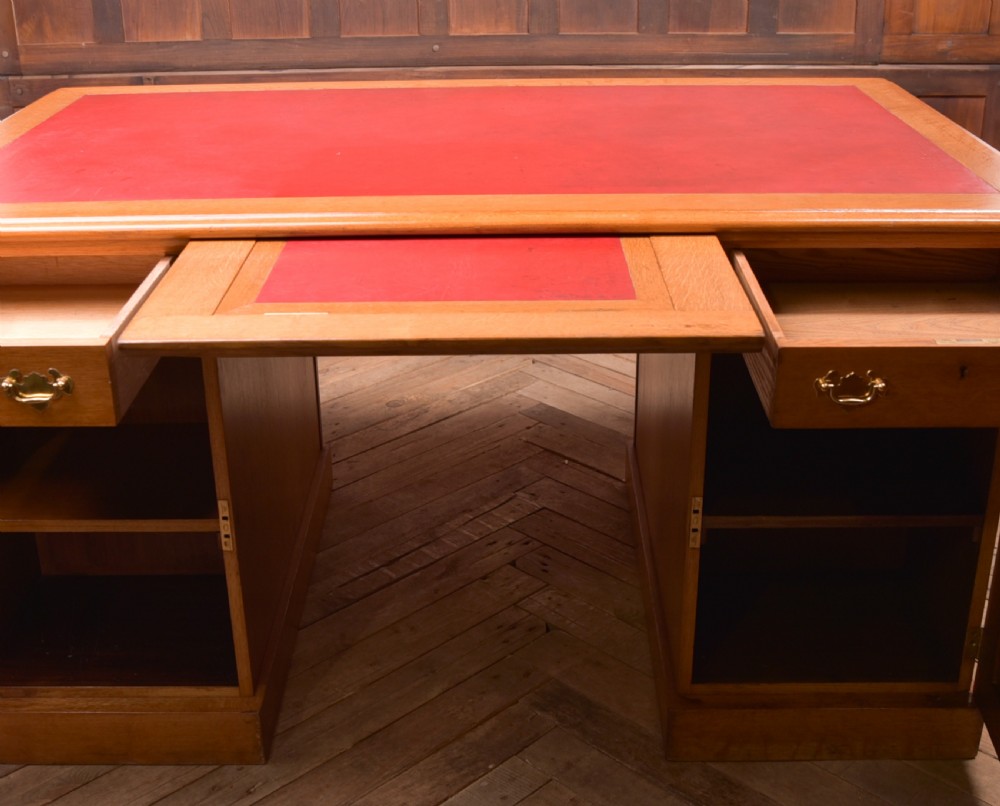 Golden Oak Partners Desk J & T Scott of Edinburgh View XIX