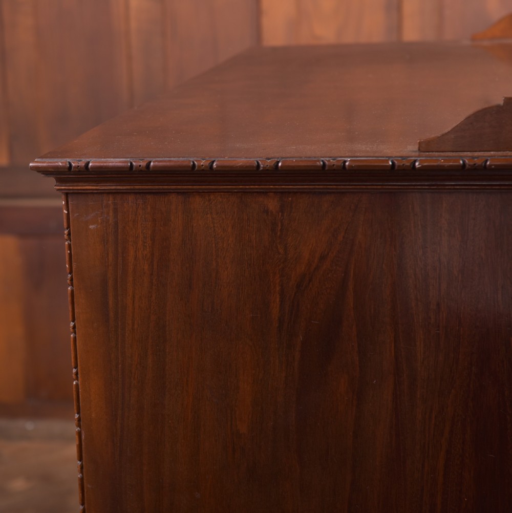 Edwardian Flame Mahogany Chest of Drawers







 View IX