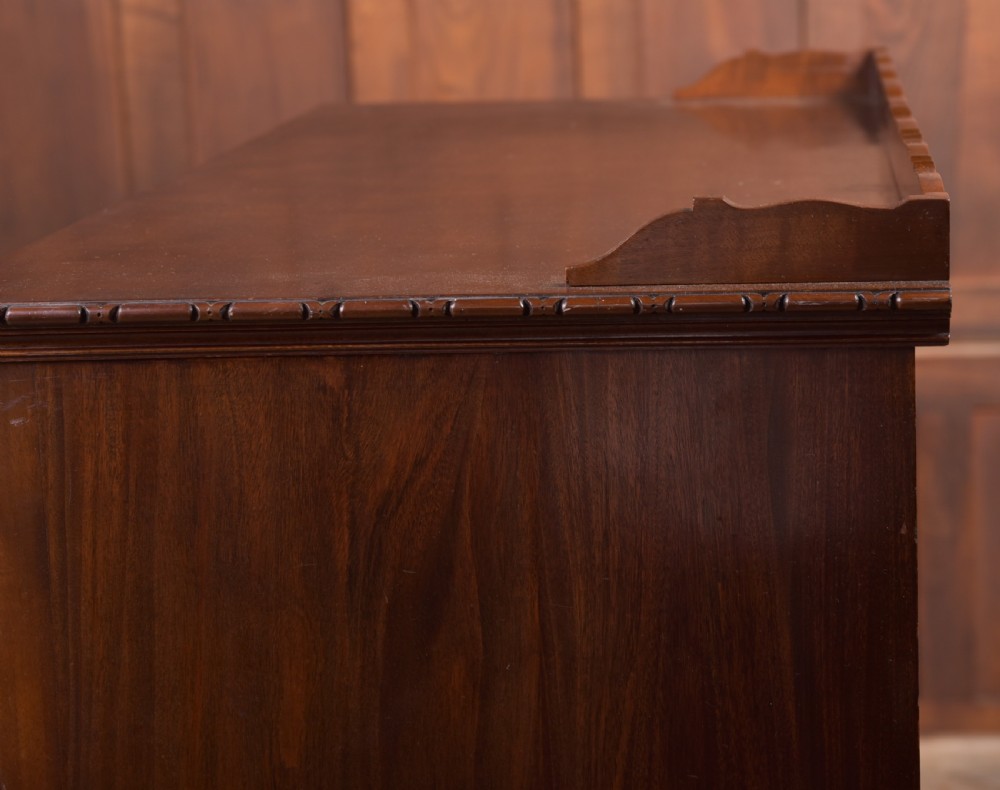 Edwardian Flame Mahogany Chest of Drawers







 View XVI