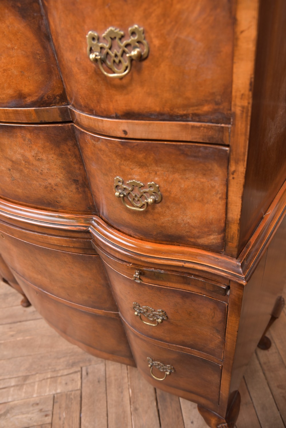 Burr Walnut Serpentine Chest on Chest View XVI