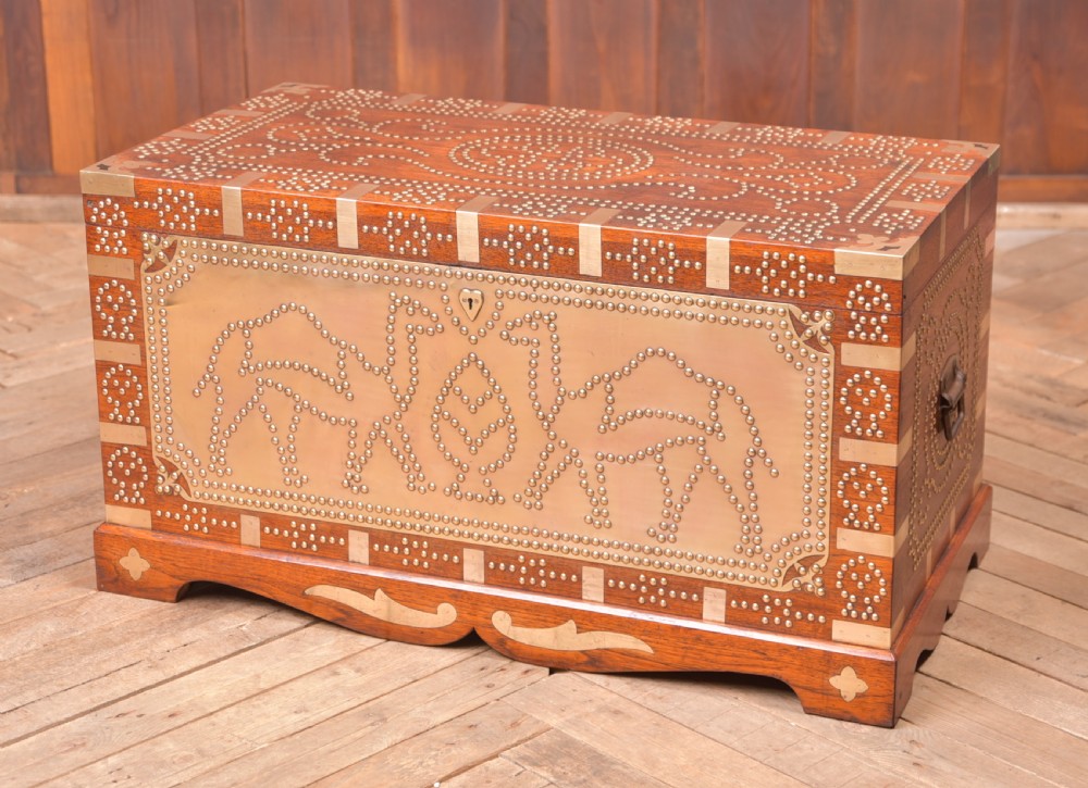 Zanzibar Chest