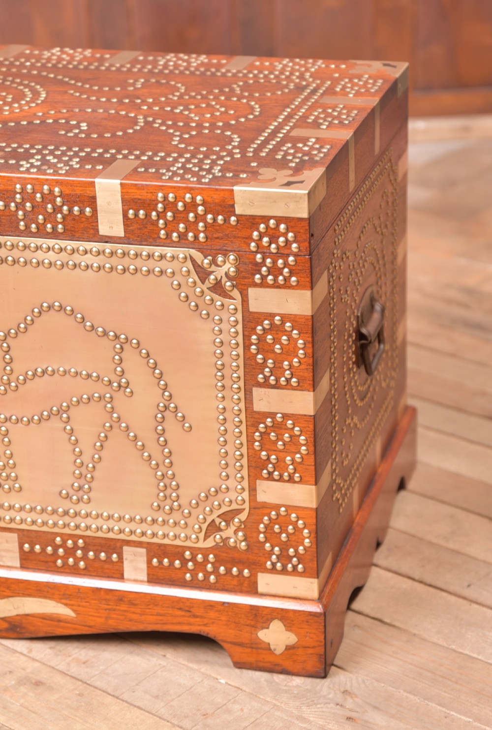 Zanzibar Chest View III