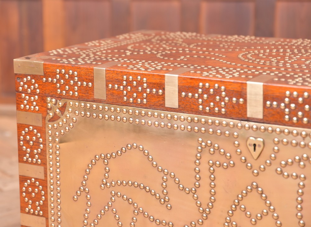 Zanzibar Chest View IV