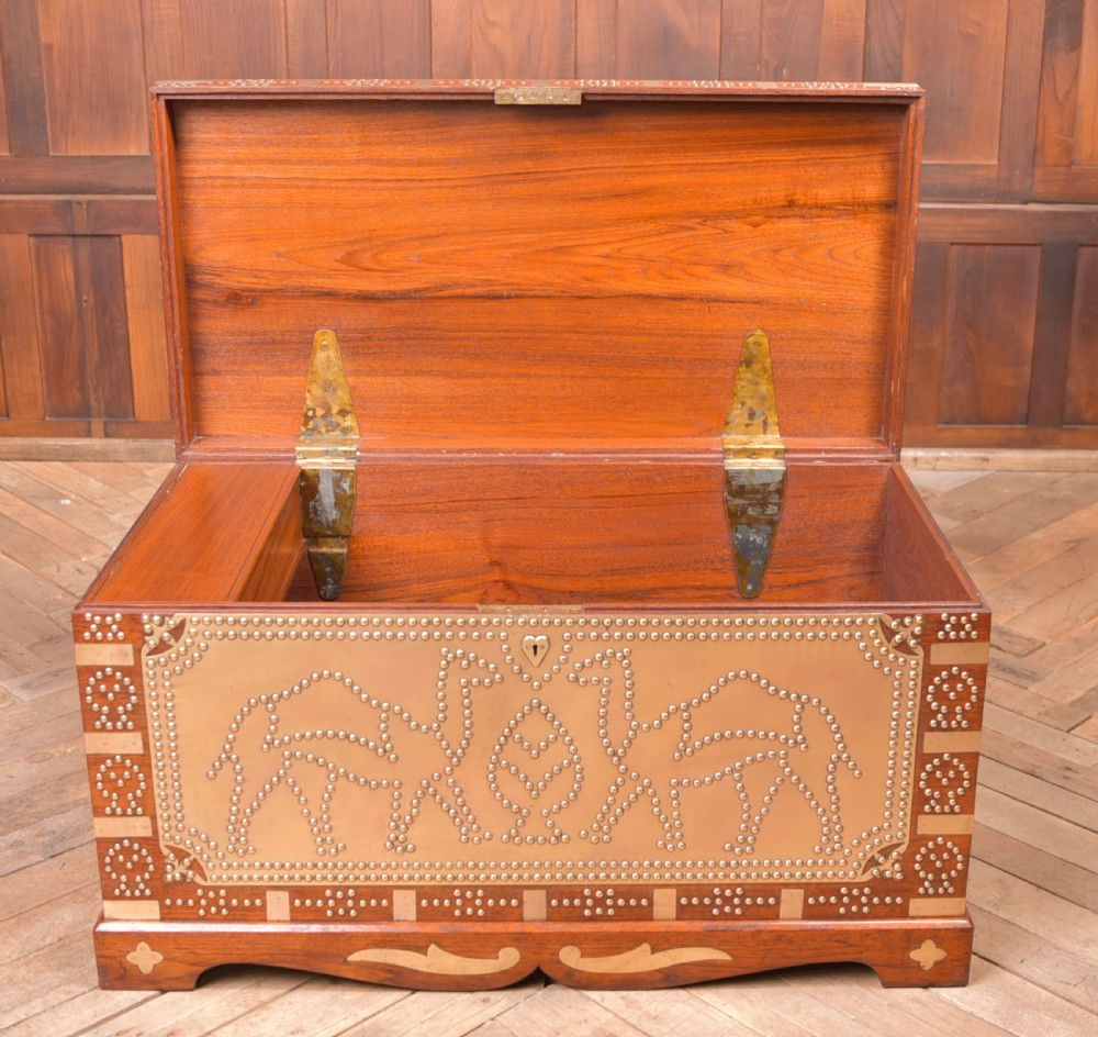 Zanzibar Chest View XV