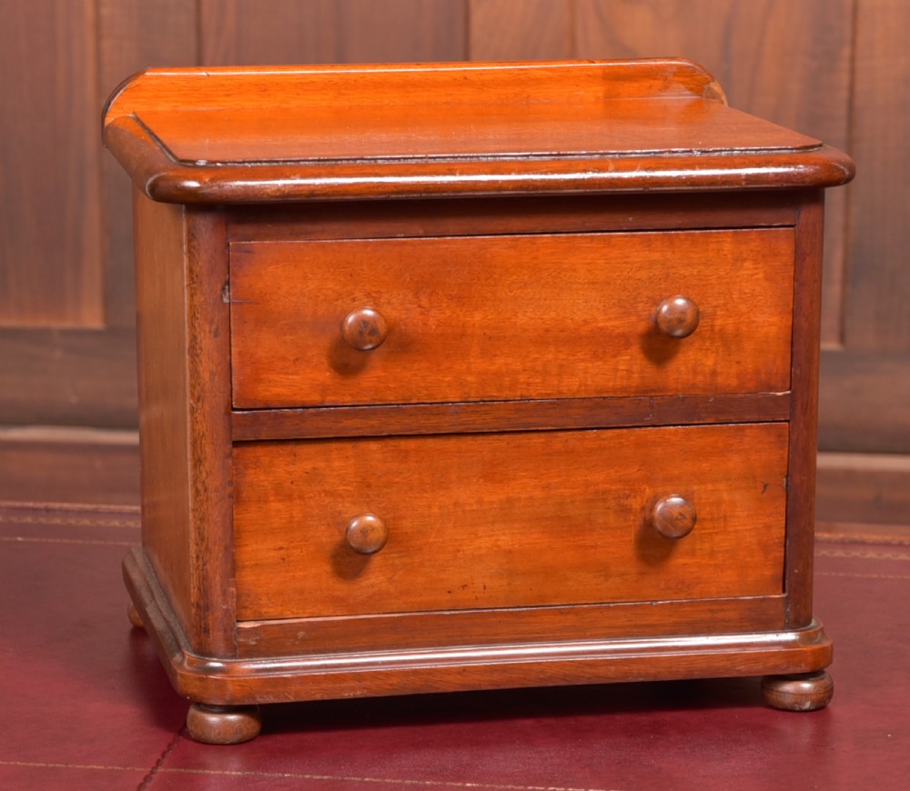 Pair of Mahogany Chest of Drawers View II