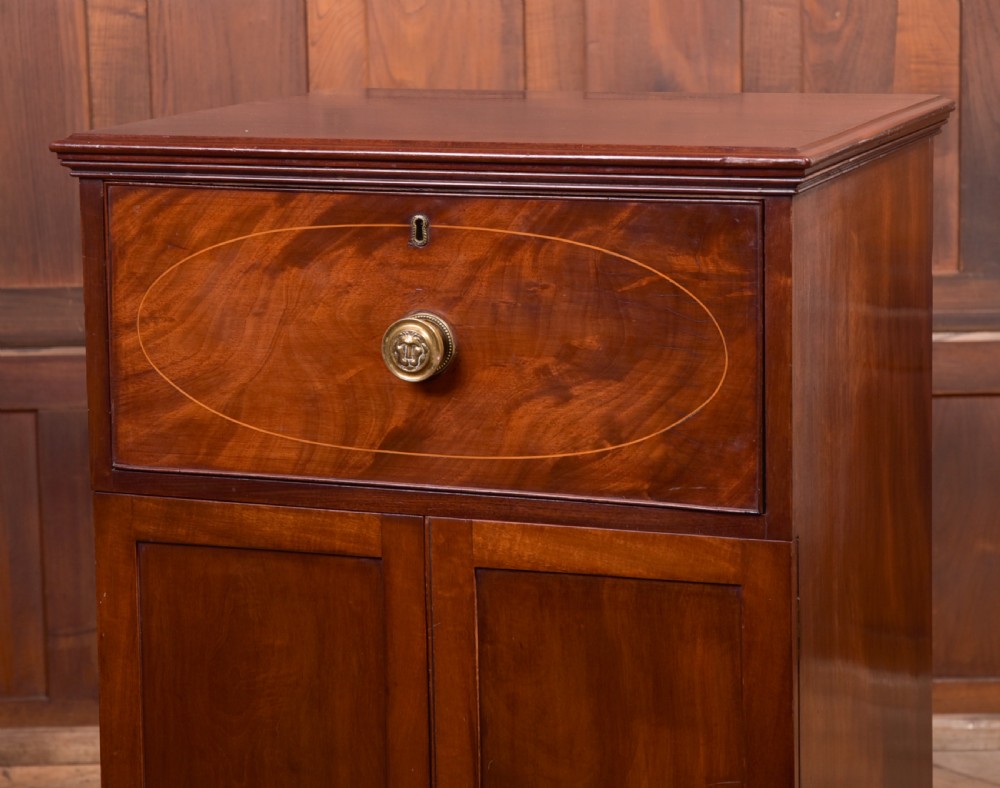 Secretaire Cabinet  View II