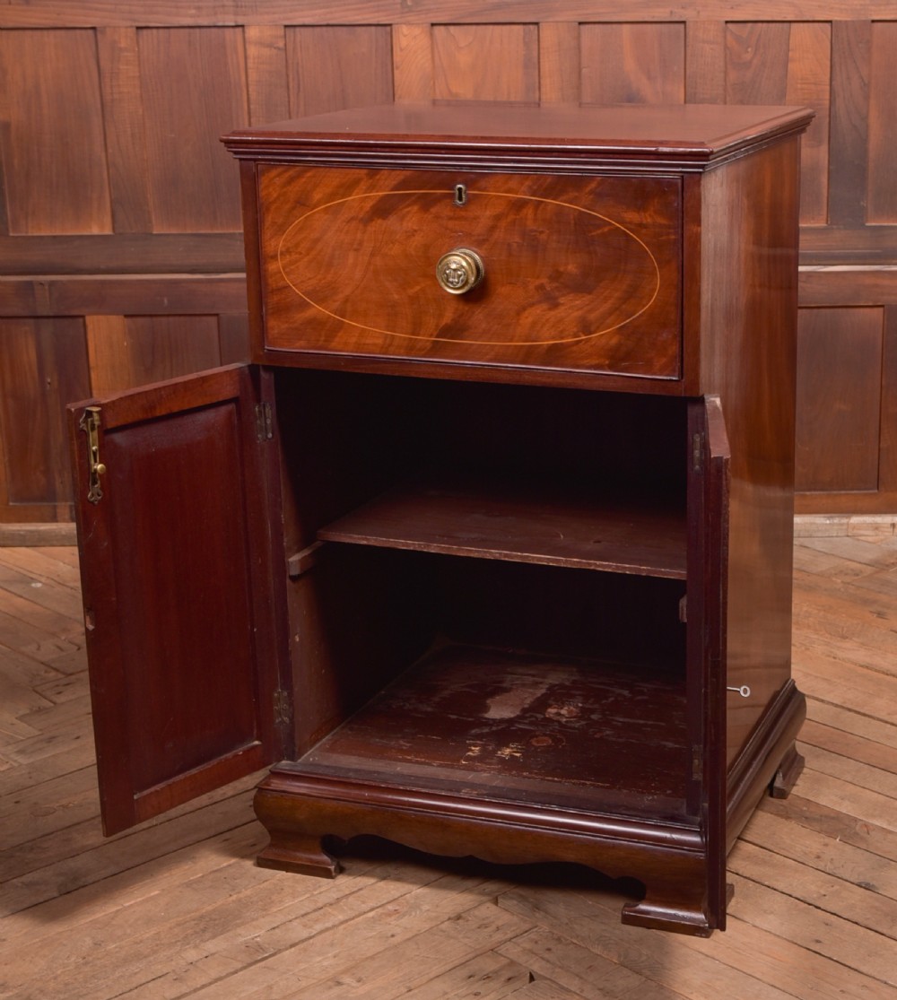 Secretaire Cabinet  View IV