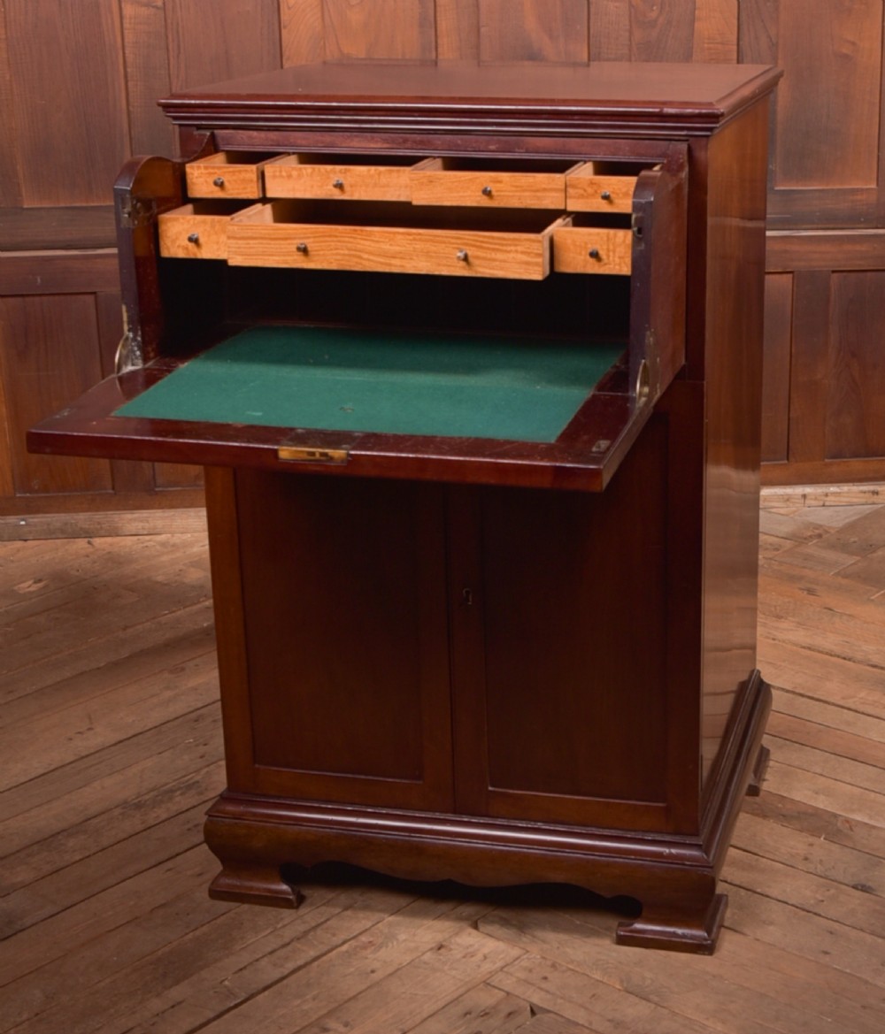 Secretaire Cabinet  View X