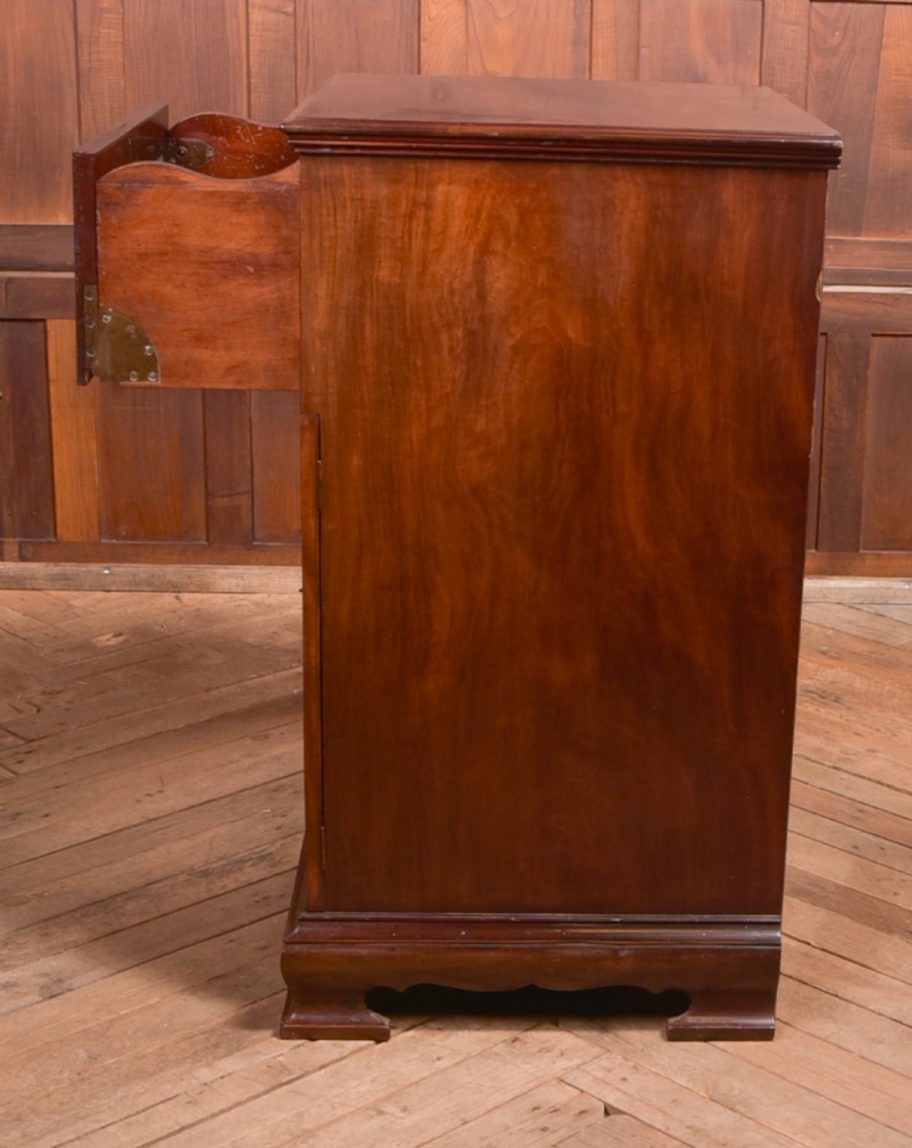 Secretaire Cabinet  View XI